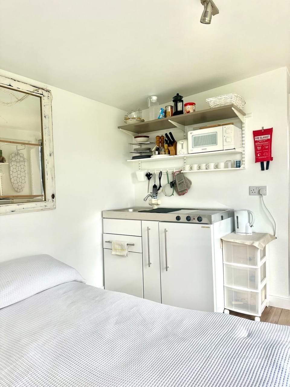 Cosy Studio with a field view Apartment in Ringwood