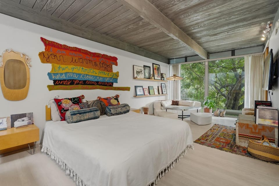 Hollywood Hills 1BR Guest Quarters Pool Views C&C House in Hollywood Hills