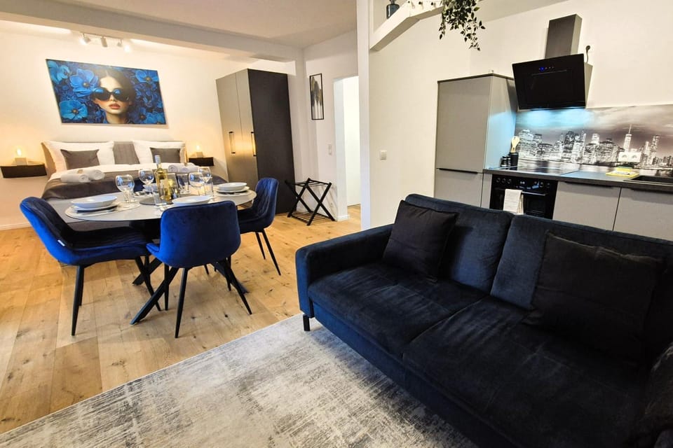 TV and multimedia, Kitchen or kitchenette, Living room, Photo of the whole room, Seating area, Dining area, room service, room service
