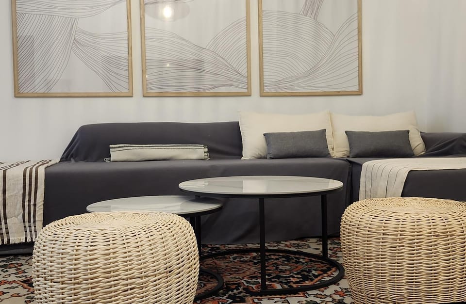 Living room, Seating area