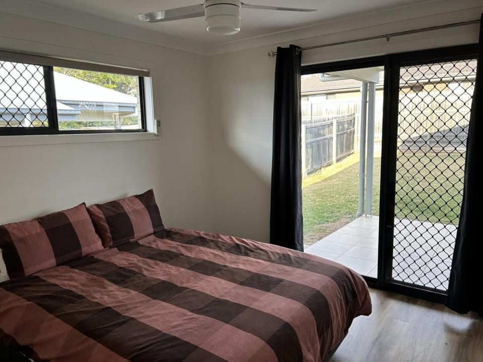Entire 4 Bedroom Home House in Brisbane