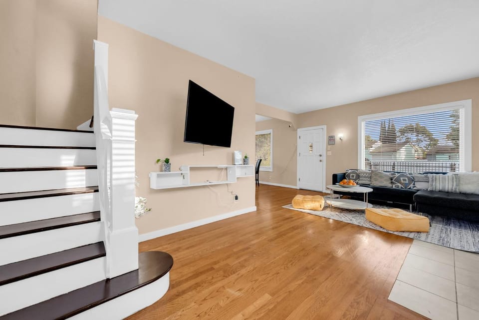 Communal lounge/ TV room, TV and multimedia, Living room, Photo of the whole room, Seating area, Evening entertainment