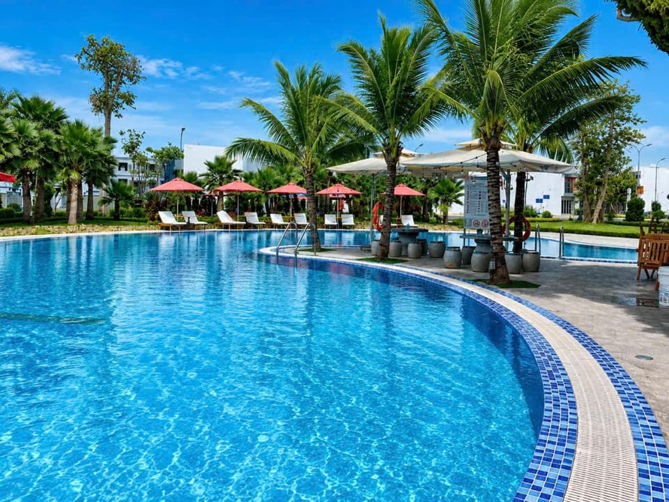 Swimming pool, Swimming pool