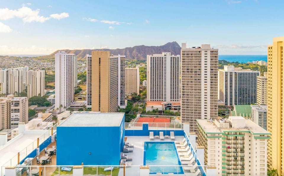 Pacific Monarch 1605- Oceanview Remodeled Studio in the heart of Waikiki Apartment in Honolulu
