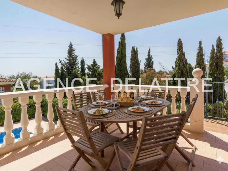 Villa Espaciosa con Piscina y WiFi - ES-389-31 House in Peniscola