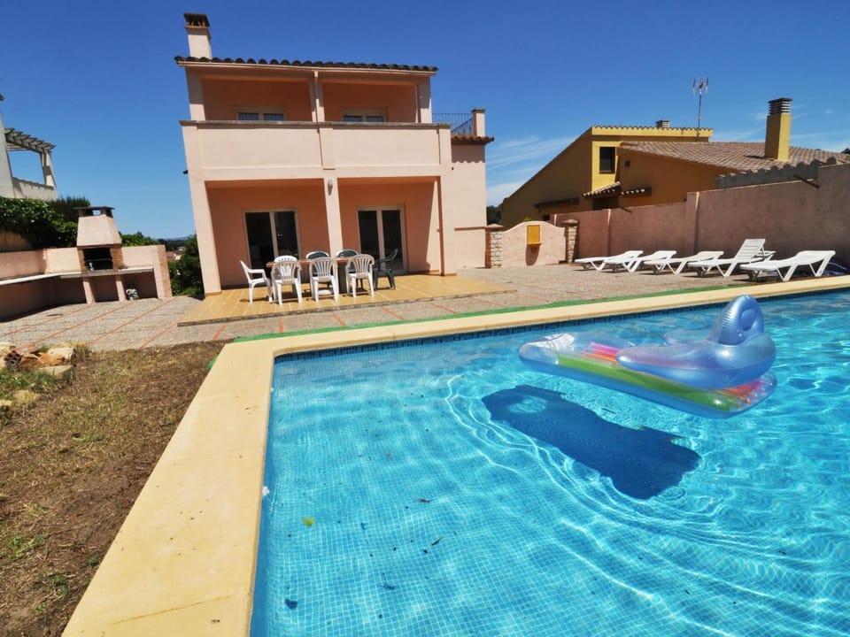 Casa espaciosa con piscina privada, WiFi y barbacoa a 15 minutos de la playa en Torroella de Montgrí - HISP-7-19 Villa in L'Escala