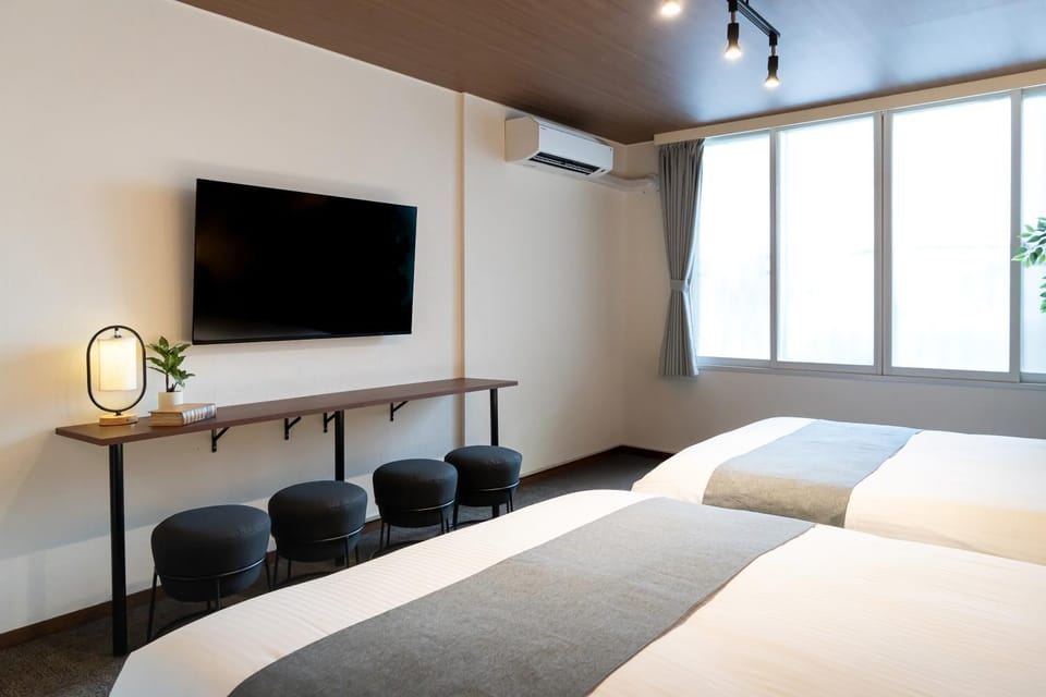 Bed, TV and multimedia, Living room, Bedroom