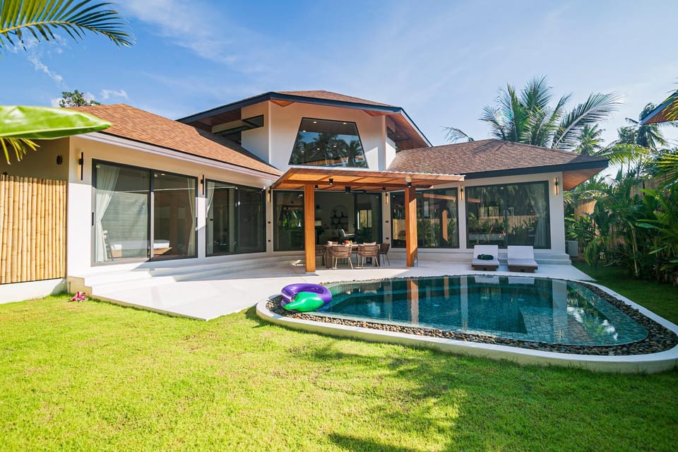 Property building, Swimming pool