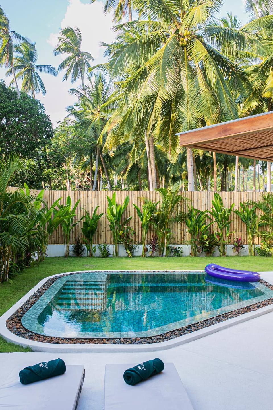 Property building, Garden view, Pool view