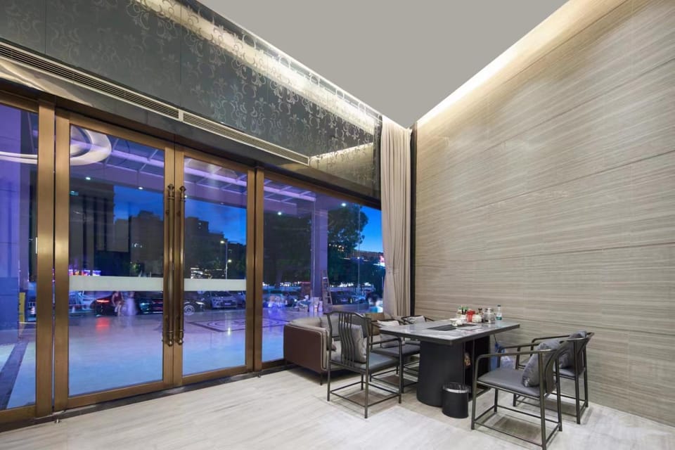 Communal lounge/ TV room, Lobby or reception