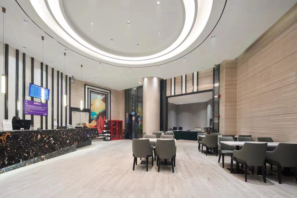 Restaurant/places to eat, Communal lounge/ TV room, Lobby or reception