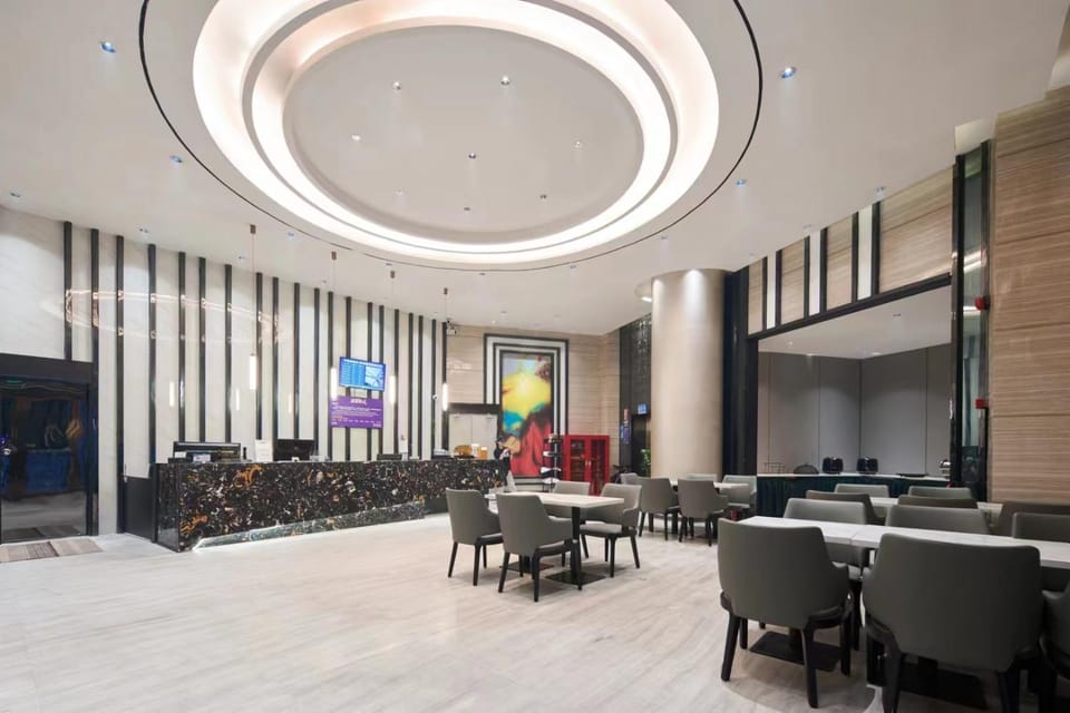 Restaurant/places to eat, Communal lounge/ TV room, Lobby or reception
