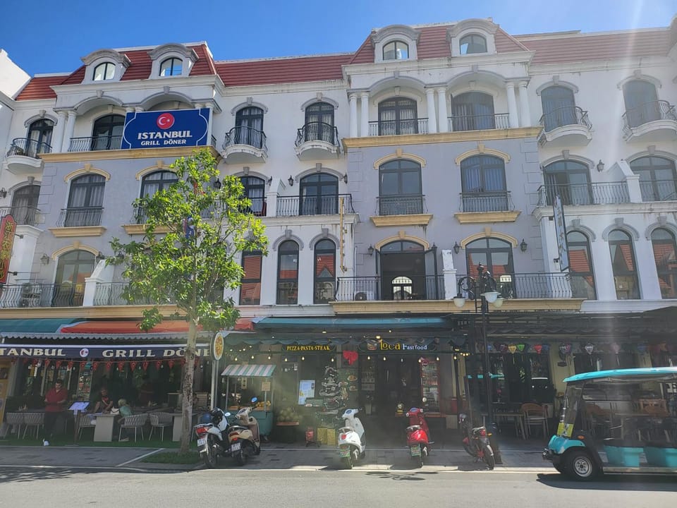 LOCA Phu Quoc - Hostel & Fastfood Hotel in Phu Quoc