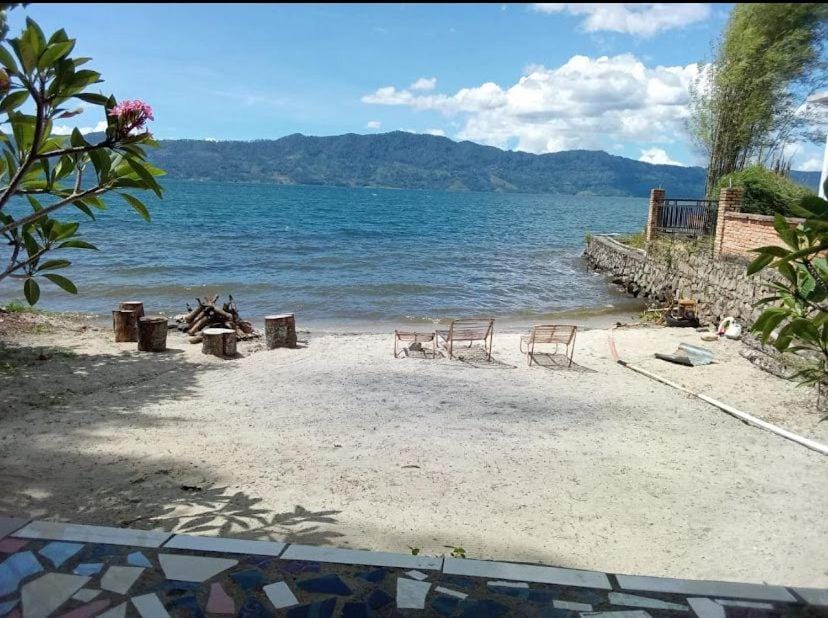 Beach, Lake view