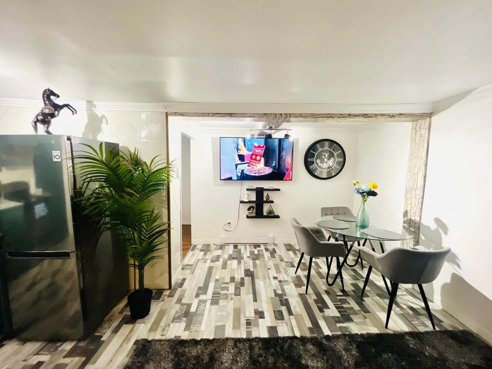 Linda inn - Entire Unit- Sleep 3- Sherbrooke Apartment in Sherbrooke