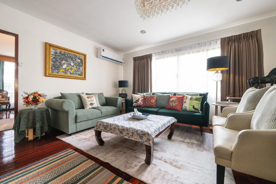 Living room, Seating area