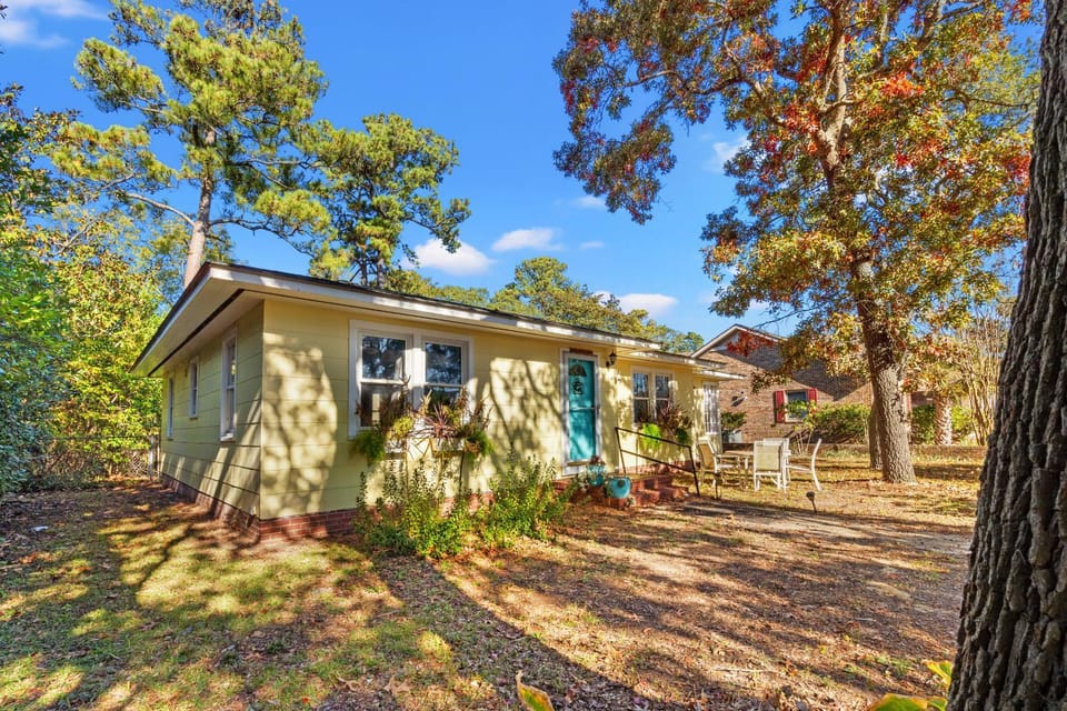 Property building, Day, Garden, Garden view