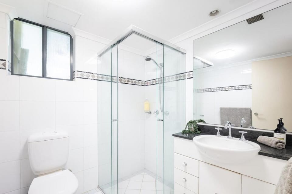 2 Bedroom Parking Pool Pyrmont ICC Darling Harbour Apartment in Sydney