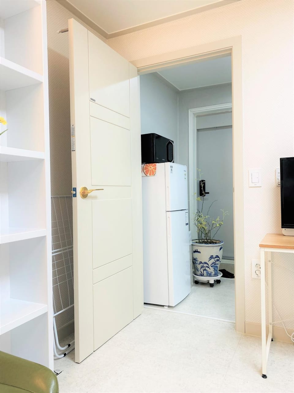 Women Only-Subway 2min Sinchon Hongdae Private Home Apartment in Seoul
