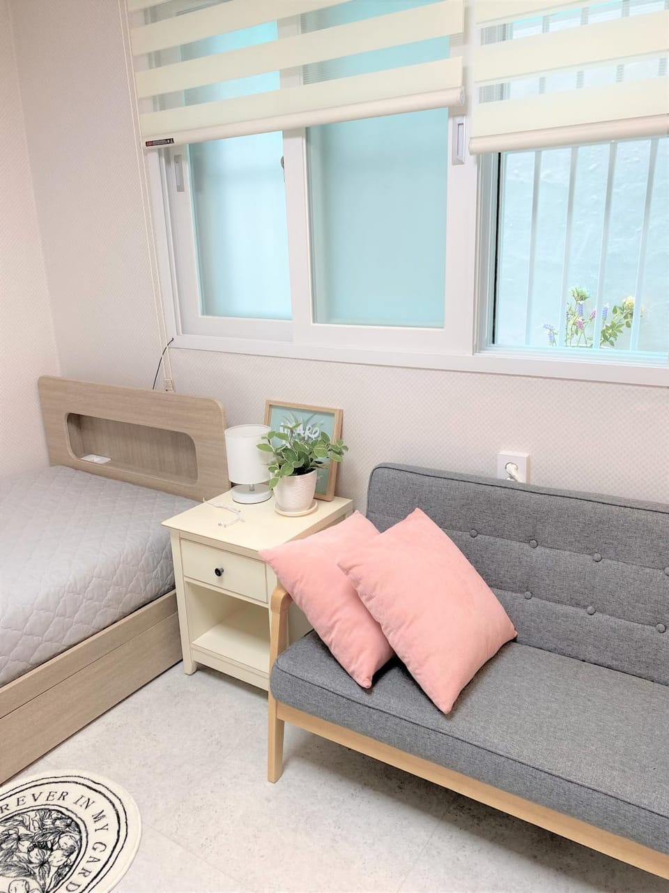 Women Only-Subway 2min Sinchon Hongdae Private Home Apartment in Seoul