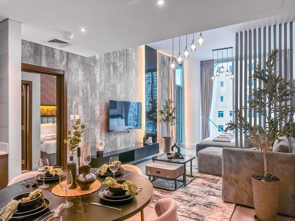 TV and multimedia, Living room, Seating area, Dining area