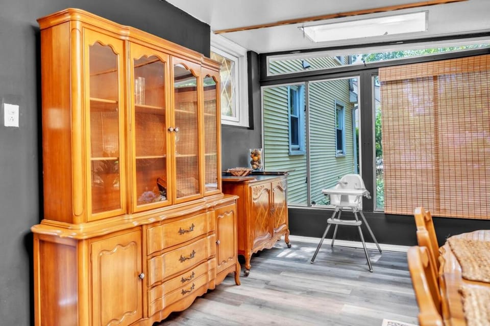 4 Bedroom House Near Bristol Center House in Bristol