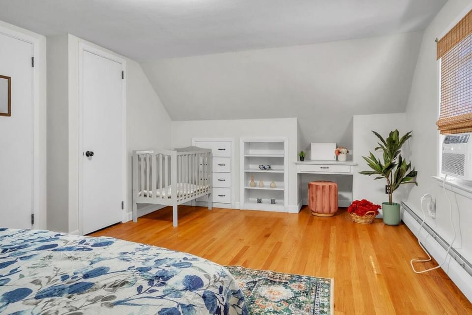 4 Bedroom House Near Bristol Center House in Bristol