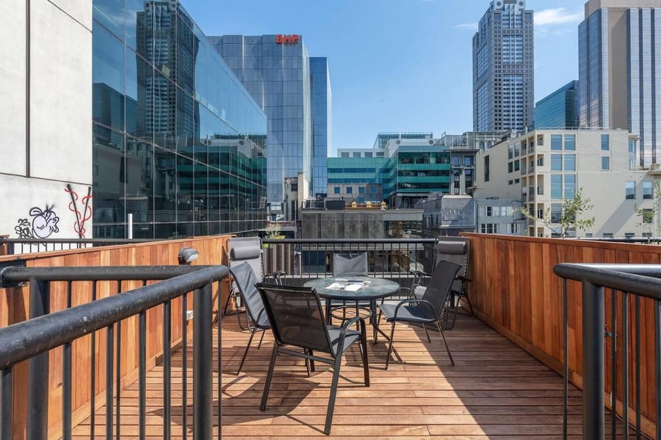 View (from property/room), Balcony/Terrace, City view