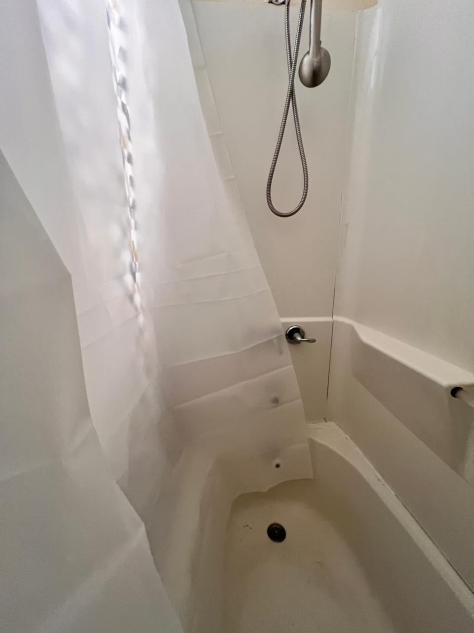 PRIVATE ROOM IN SHARED 3 BED - 1 BATH home Apartment in Hartford