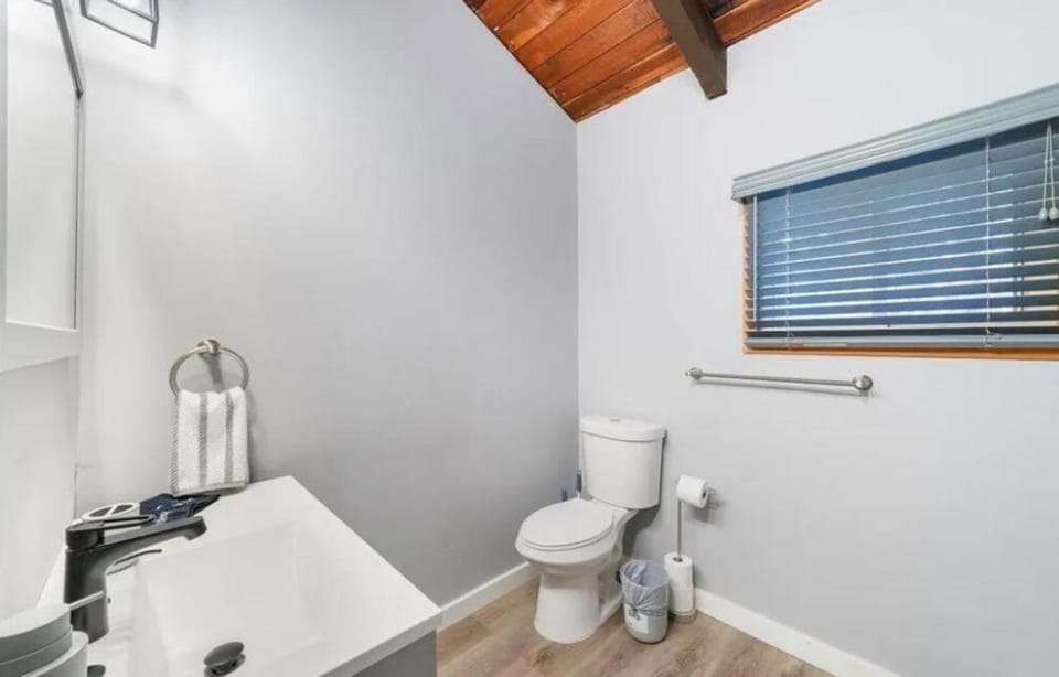 Peaceful 4 Bedroom Home located near Lake Chalet in Hawley