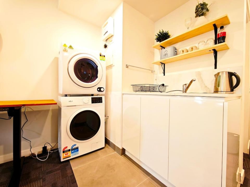 LG16 - Box Hill Hotel Style Studio Parking Near Box Hill Central and Hospital Apartment in Melbourne