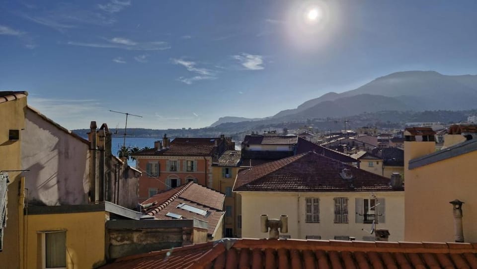 2p atypique et lumineux - Vieille ville de Menton Apartment in Menton