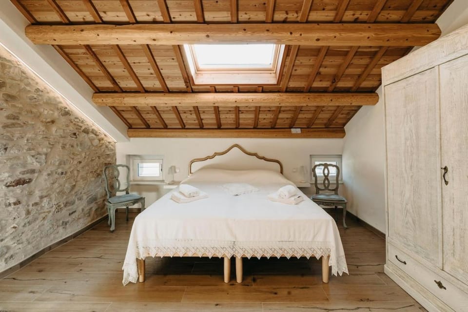Bed, Photo of the whole room, wardrobe