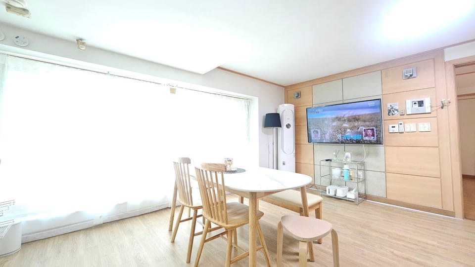 TV and multimedia, Living room, Dining area