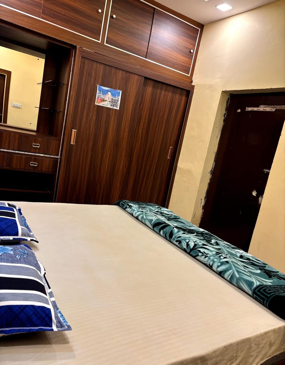 TB Homestay- 1min to Taj Mahal Hotel in Agra