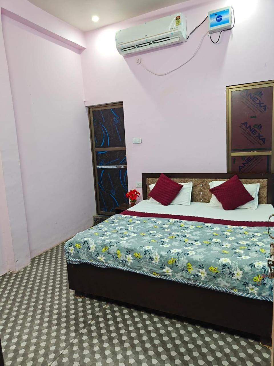 Shri Prabhu guest house Apartment in Uttar Pradesh