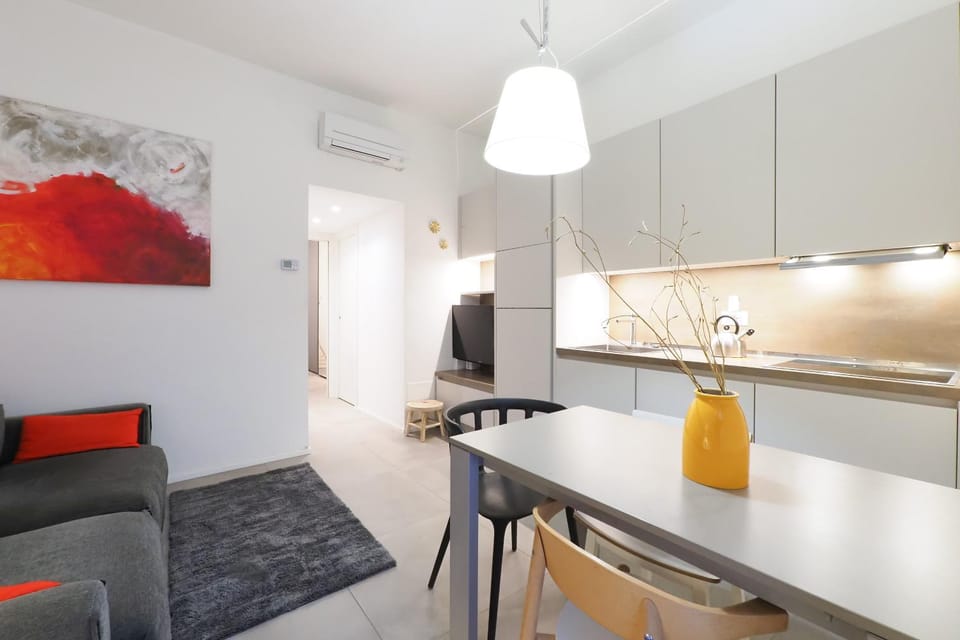 TV and multimedia, Kitchen or kitchenette, Living room, Seating area, Dining area, stove, air conditioner