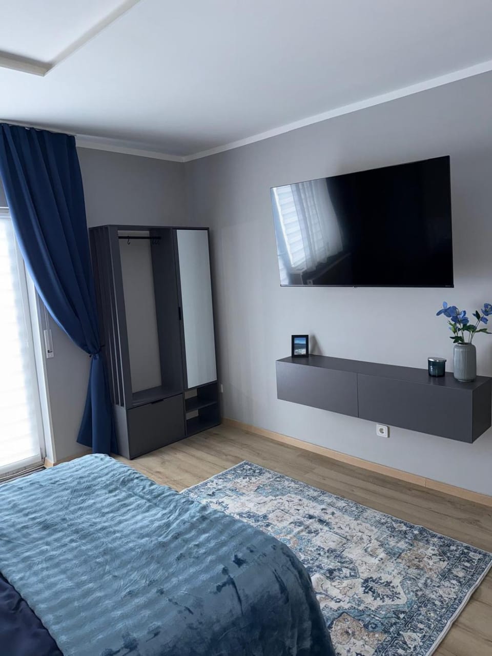 TV and multimedia, wardrobe