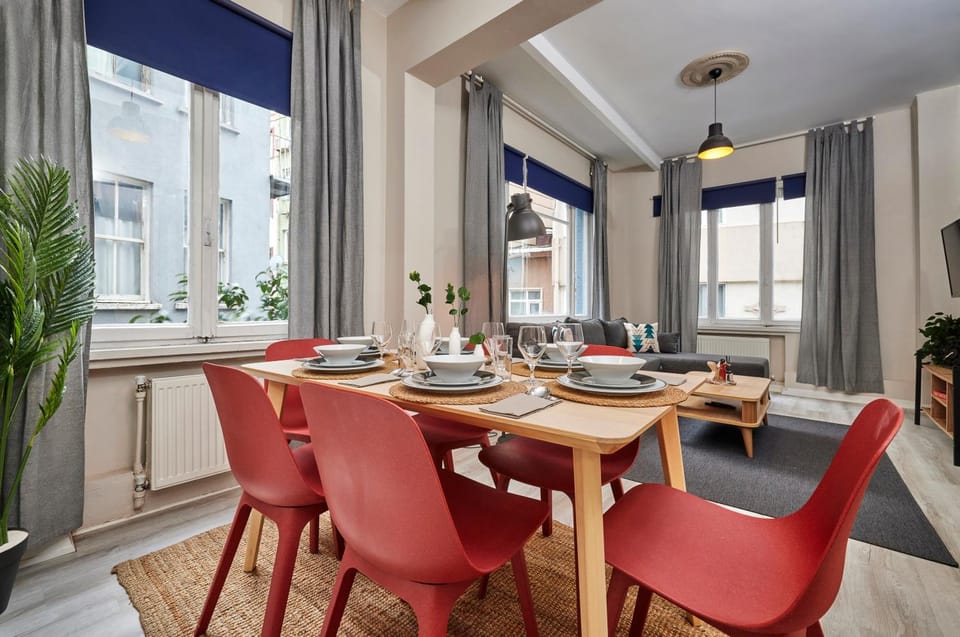2BR Modern Flat in Nişantaşı 3 Min to Metro Full AC Apartment in Istanbul