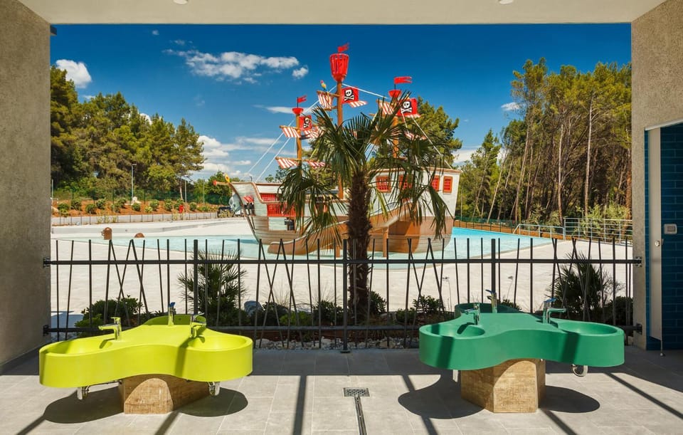 Swimming pool