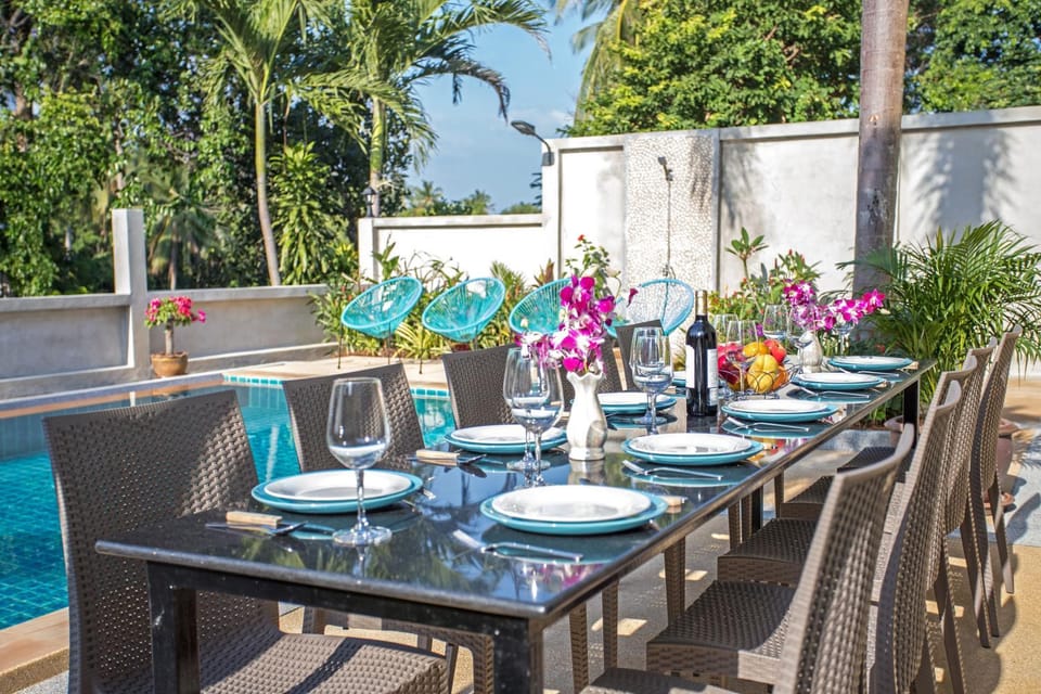 Balcony/Terrace, Seating area, Dining area, Pool view