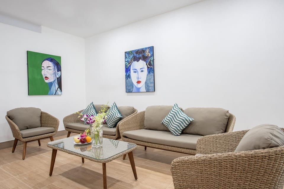 Living room, Decorative detail, Seating area