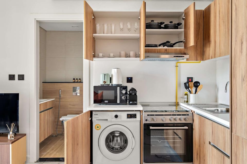 Kitchen or kitchenette, washing machine