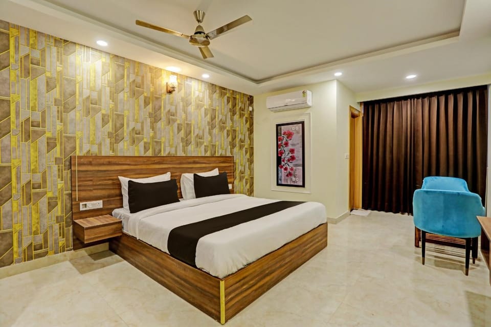Bed, Photo of the whole room, Bedroom, fireplace