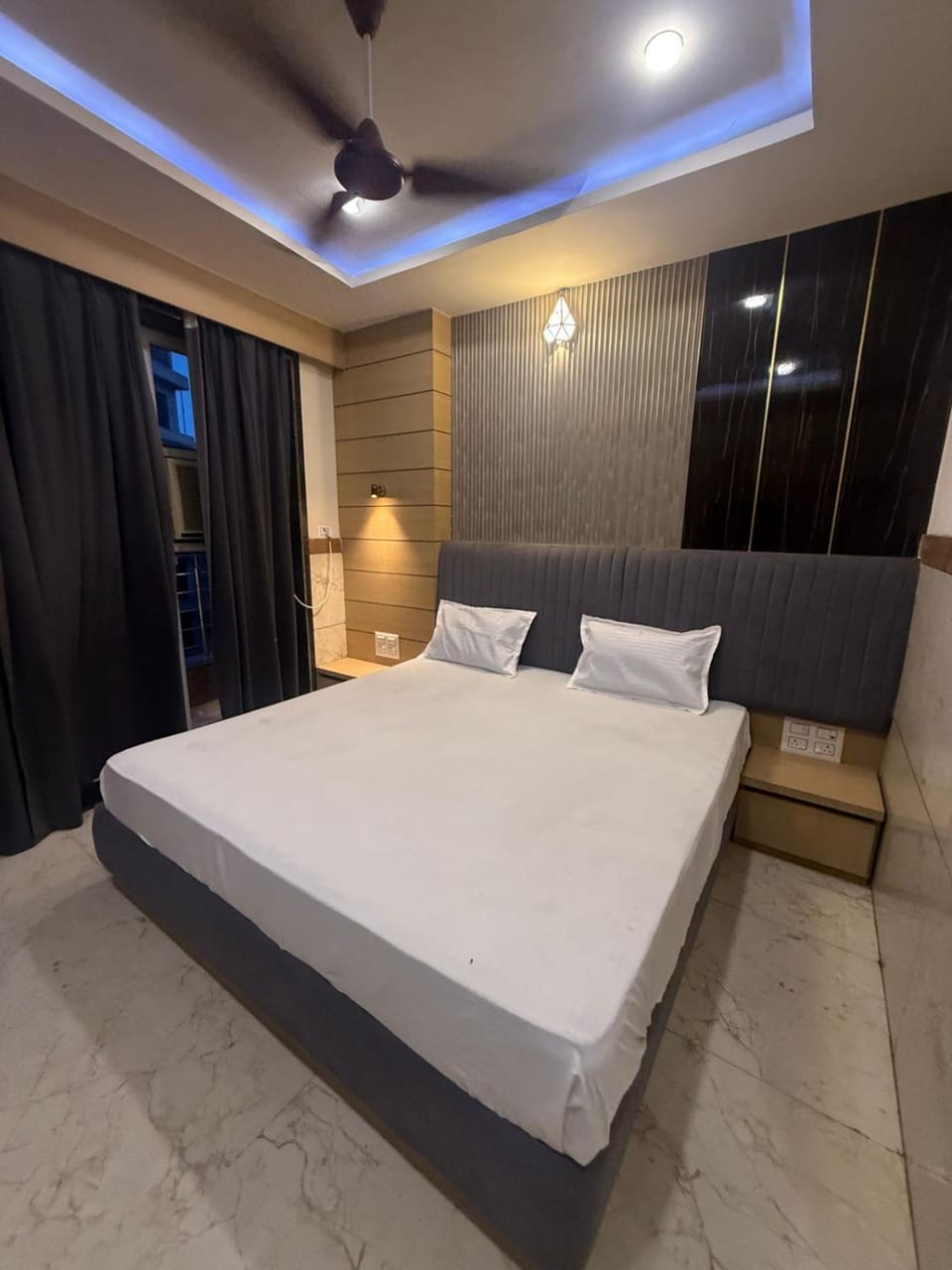 Bed, Living room, Photo of the whole room, Seating area, Bedroom