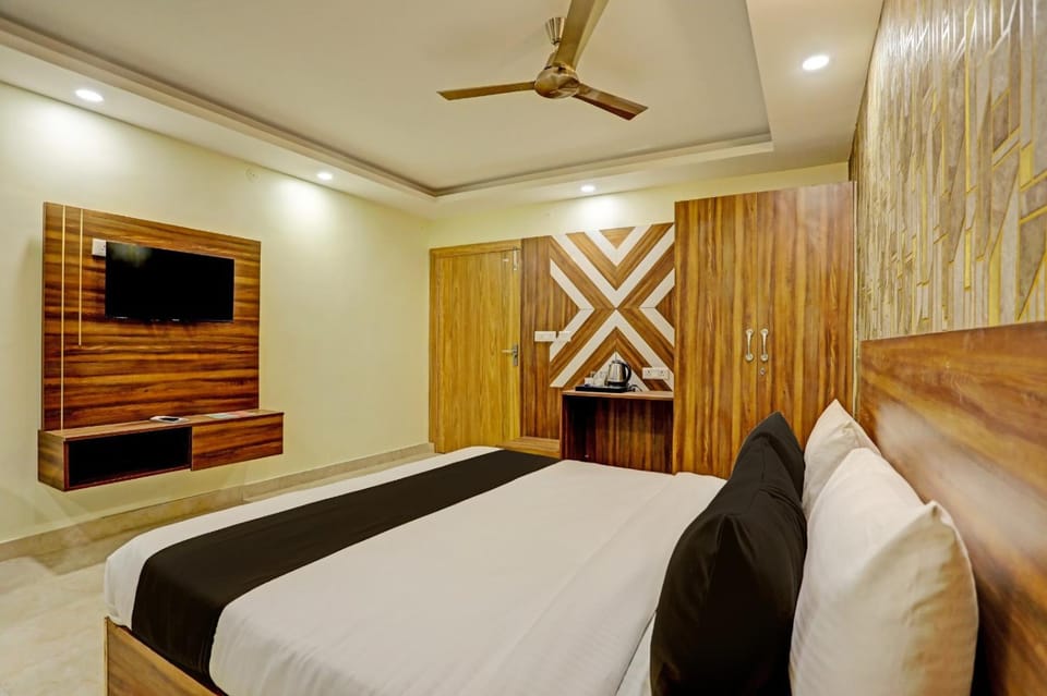 Communal lounge/ TV room, Bed, TV and multimedia, Photo of the whole room, Evening entertainment, Bedroom, fireplace