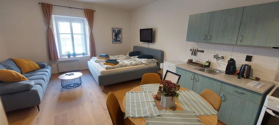 Bed, Dining area