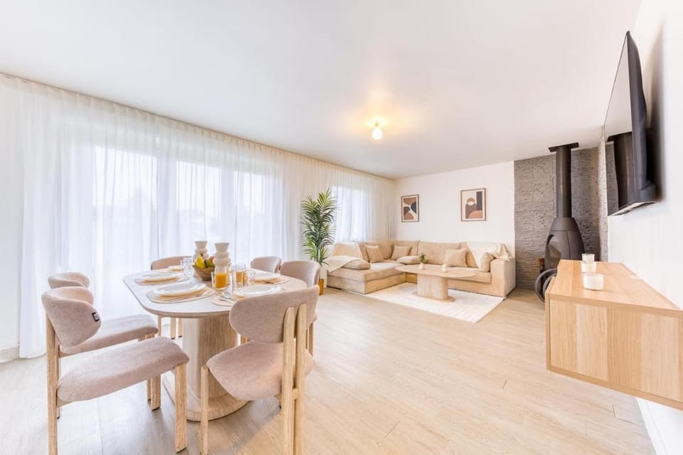 L'Instant Ciné et Bulles - Maison Prestige House in Dreux