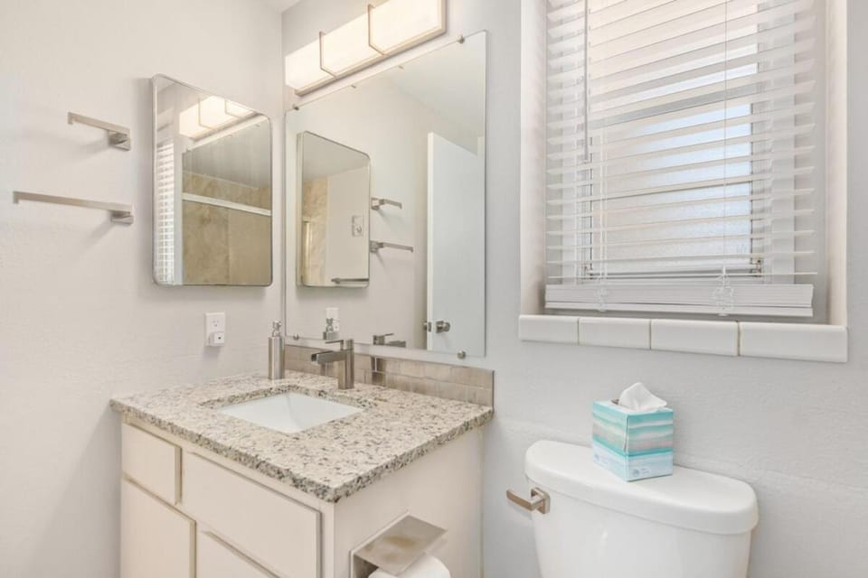 Simple Oasis I 1BR, Ensuite, Courtyard, Sunsets House in Sun City West