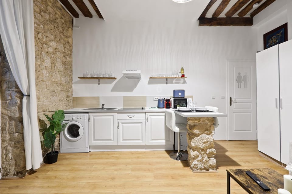 Kitchen or kitchenette, stove